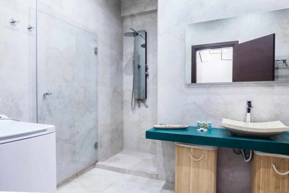 Beautiful Elegant Apartment Next To Monastiraki Атина Екстериор снимка