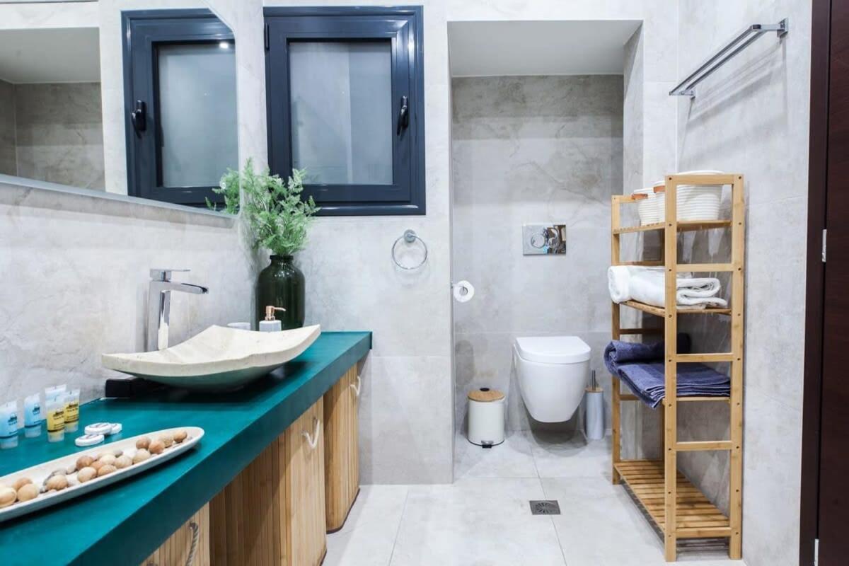 Beautiful Elegant Apartment Next To Monastiraki Атина Екстериор снимка