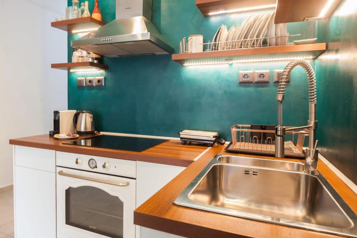 Beautiful Elegant Apartment Next To Monastiraki Атина Екстериор снимка