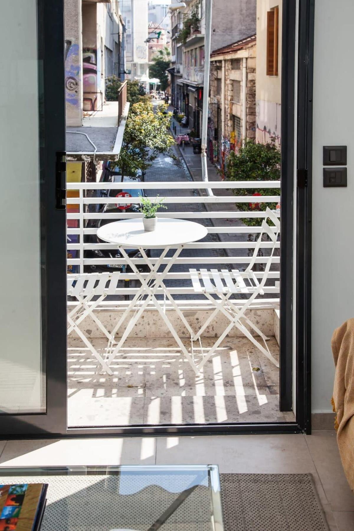 Beautiful Elegant Apartment Next To Monastiraki Атина Екстериор снимка
